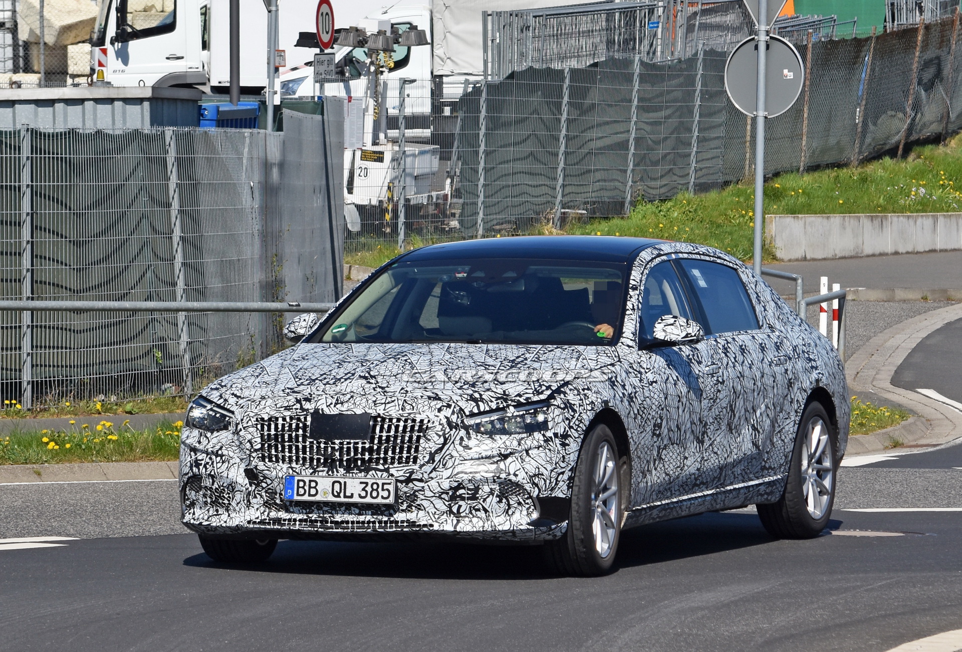 2021 Mercedes Maybach S-Class Shows Off New Dash With Giant Screen Setup