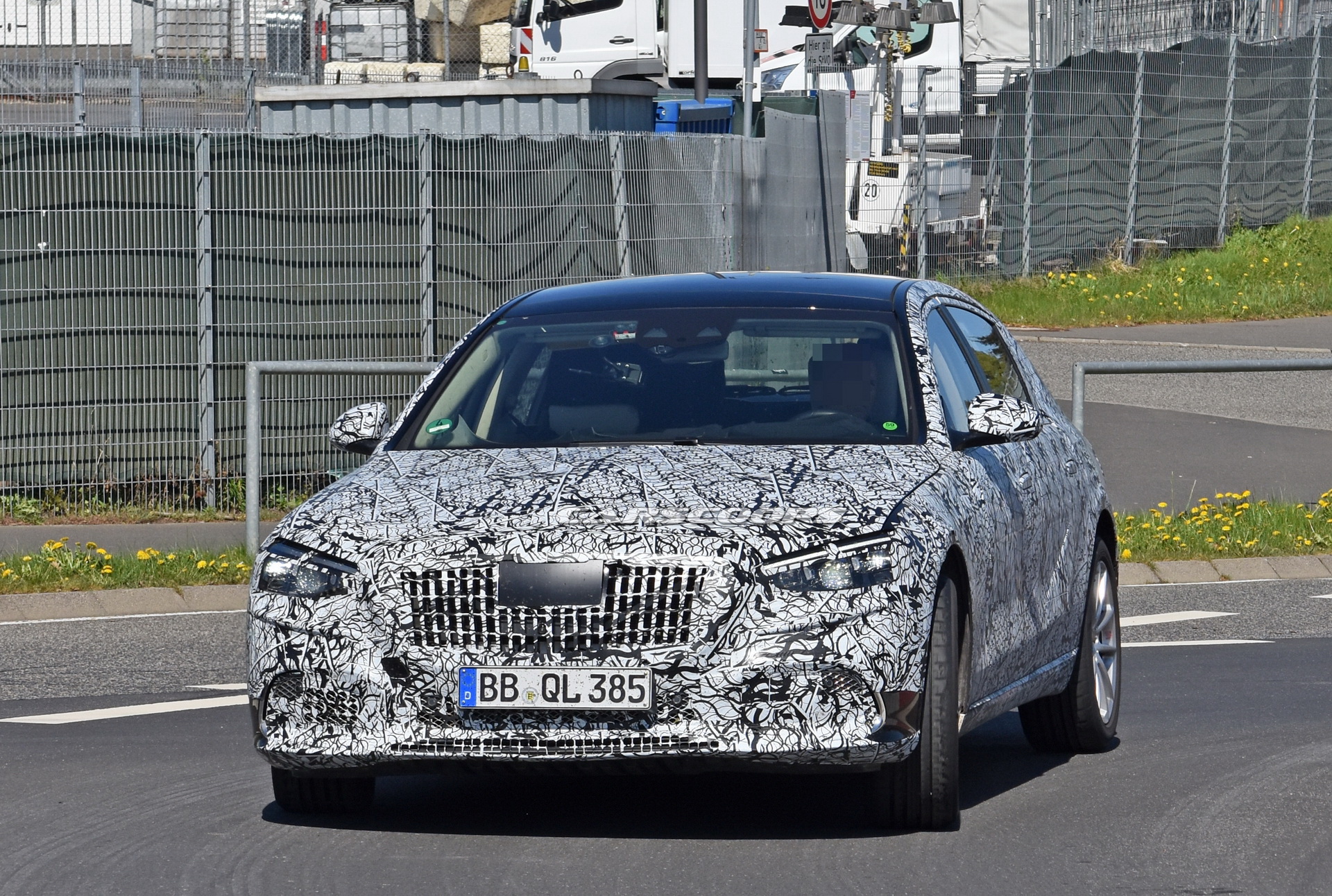 2021 Mercedes Maybach S-Class Shows Off New Dash With Giant Screen Setup