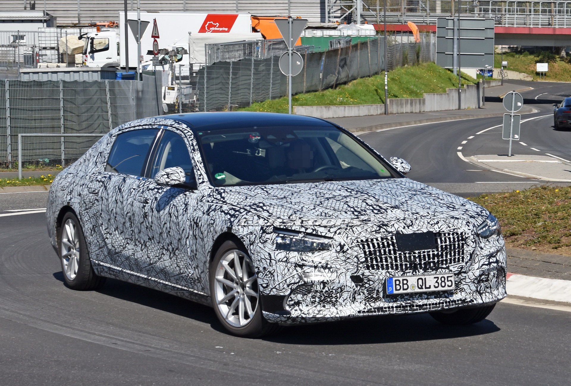 2021 Mercedes Maybach S-Class Shows Off New Dash With Giant Screen Setup
