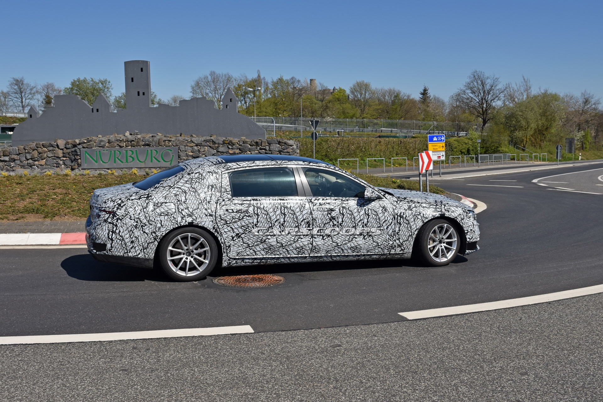 2021 Mercedes Maybach S-Class Shows Off New Dash With Giant Screen Setup