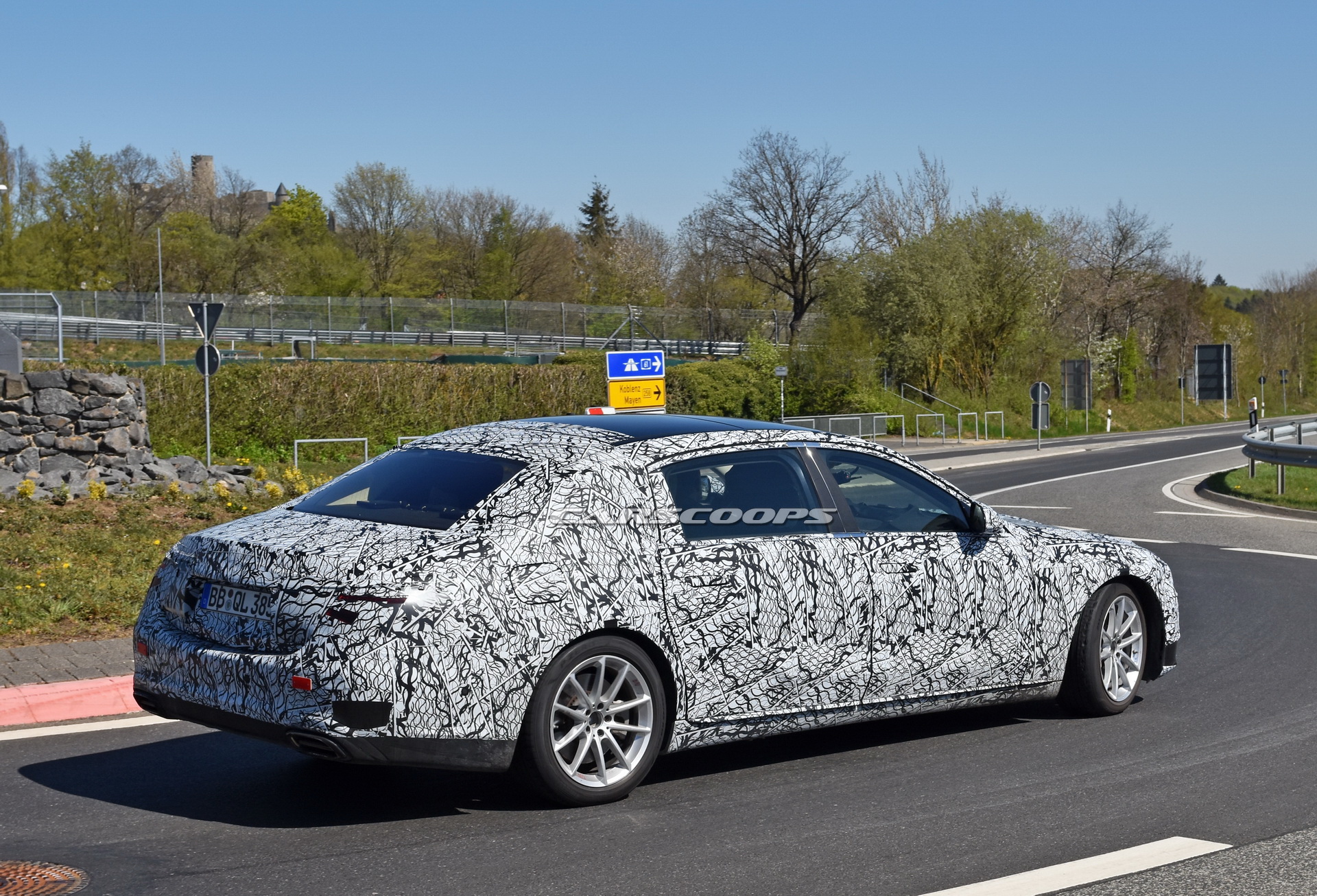 2021 Mercedes Maybach S-Class Shows Off New Dash With Giant Screen Setup