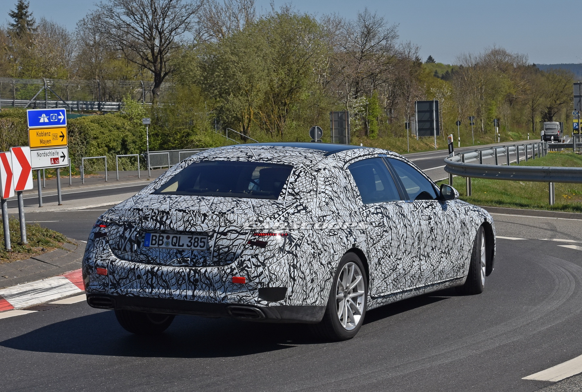 2021 Mercedes Maybach S-Class Shows Off New Dash With Giant Screen Setup