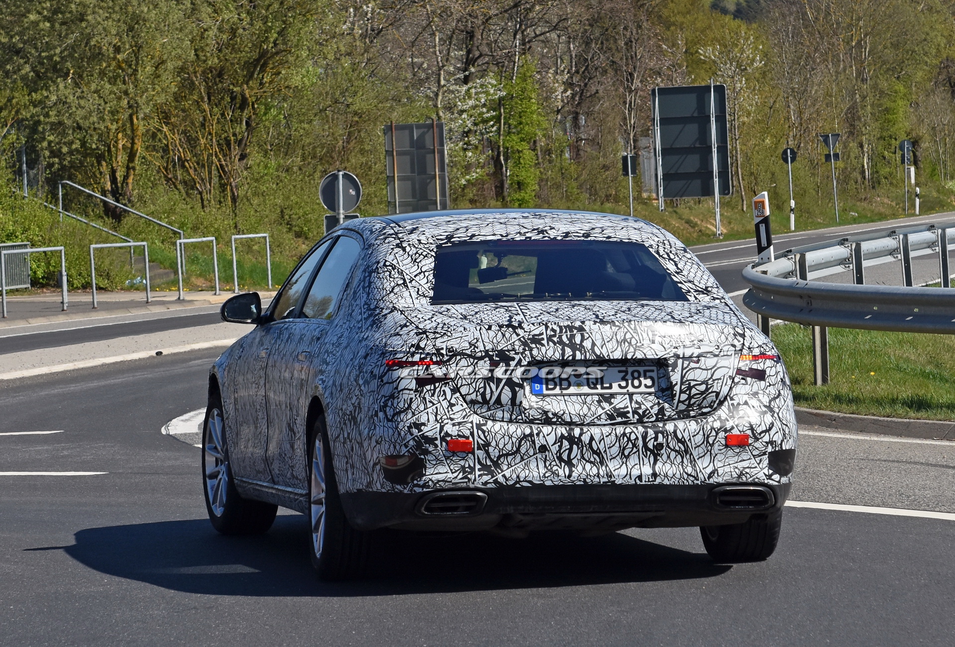 2021 Mercedes Maybach S-Class Shows Off New Dash With Giant Screen Setup