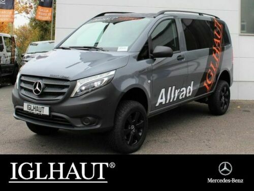 Modded Mercedes-Benz Vito 4×4 With Three Locking Diffs Is One Tough Cookie