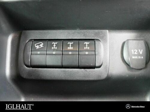 Modded Mercedes-Benz Vito 4×4 With Three Locking Diffs Is One Tough Cookie