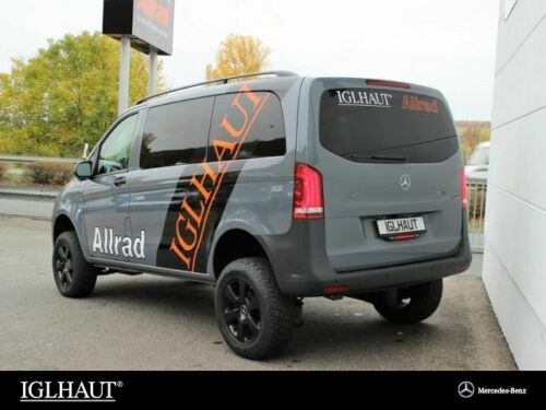 Modded Mercedes-Benz Vito 4×4 With Three Locking Diffs Is One Tough Cookie