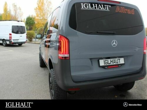 Modded Mercedes-Benz Vito 4×4 With Three Locking Diffs Is One Tough Cookie