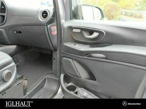 Modded Mercedes-Benz Vito 4×4 With Three Locking Diffs Is One Tough Cookie