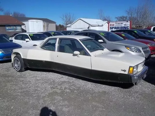 Try Wrapping Your Mind Around This Rear-Engine, Three-Wheel Chevy