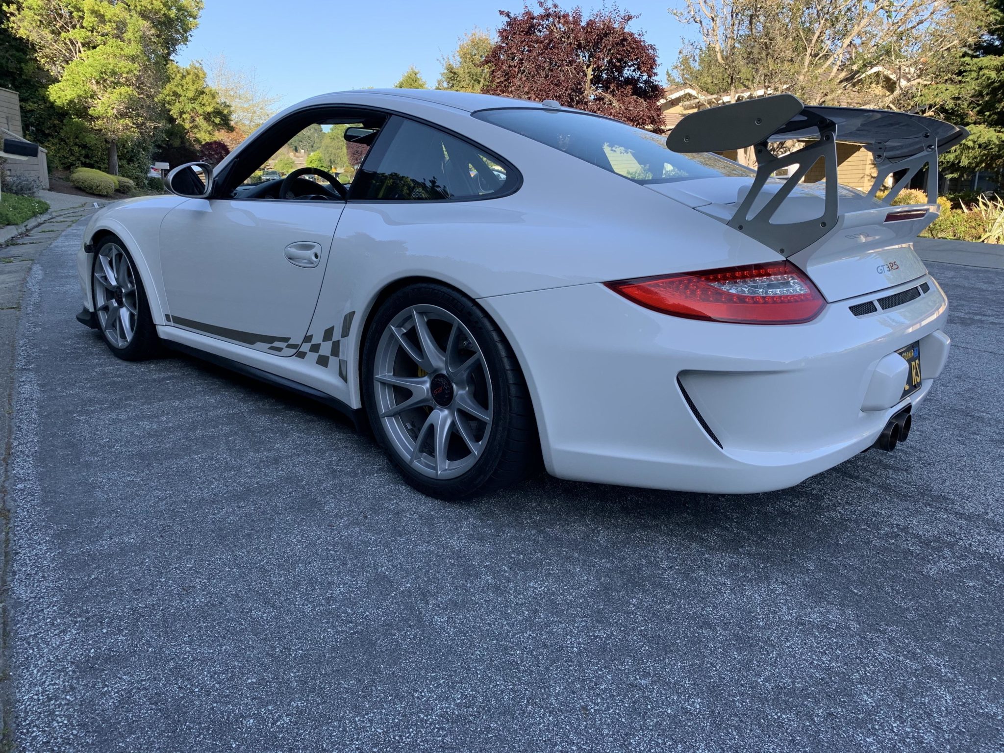 Treat Yourself To The Last Porsche 911 GT3 RS With A Six-Speed Manual