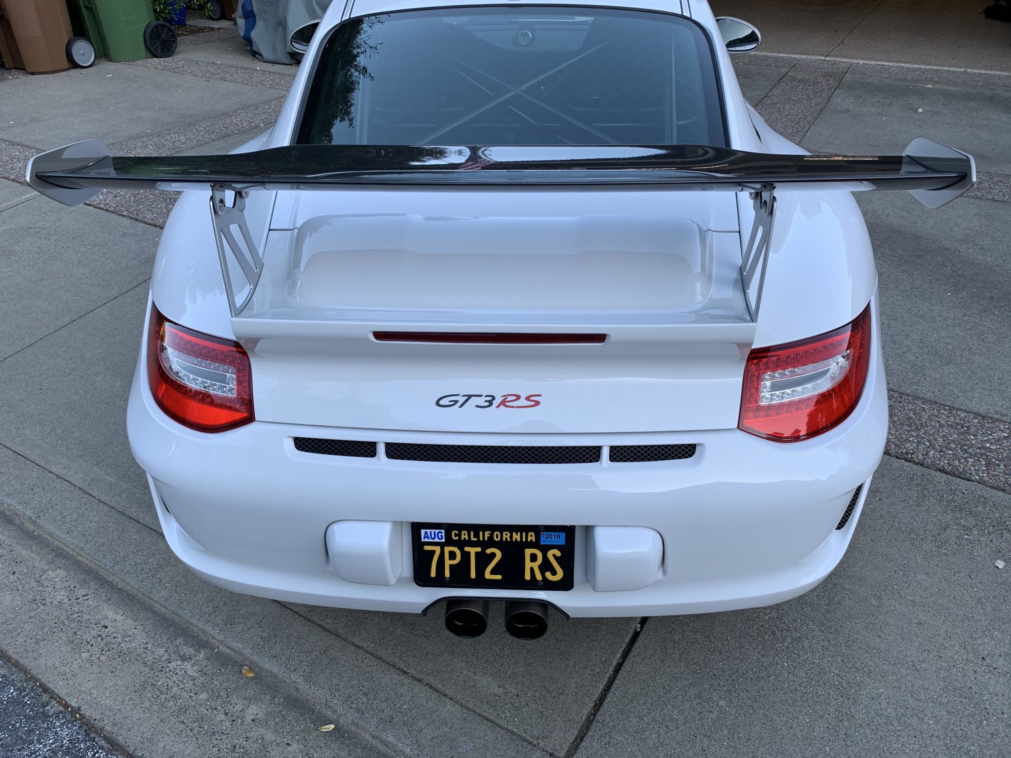 Treat Yourself To The Last Porsche 911 GT3 RS With A Six-Speed Manual