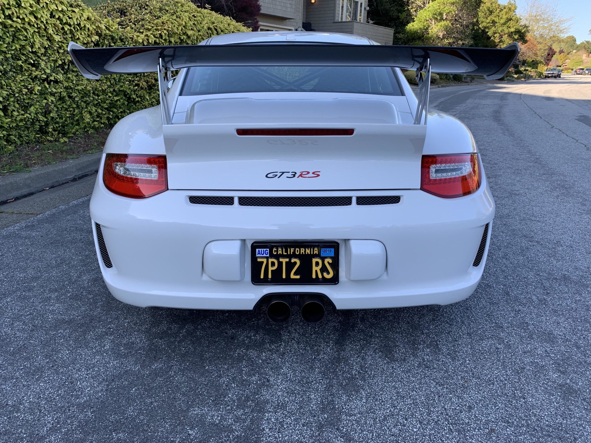 Treat Yourself To The Last Porsche 911 GT3 RS With A Six-Speed Manual