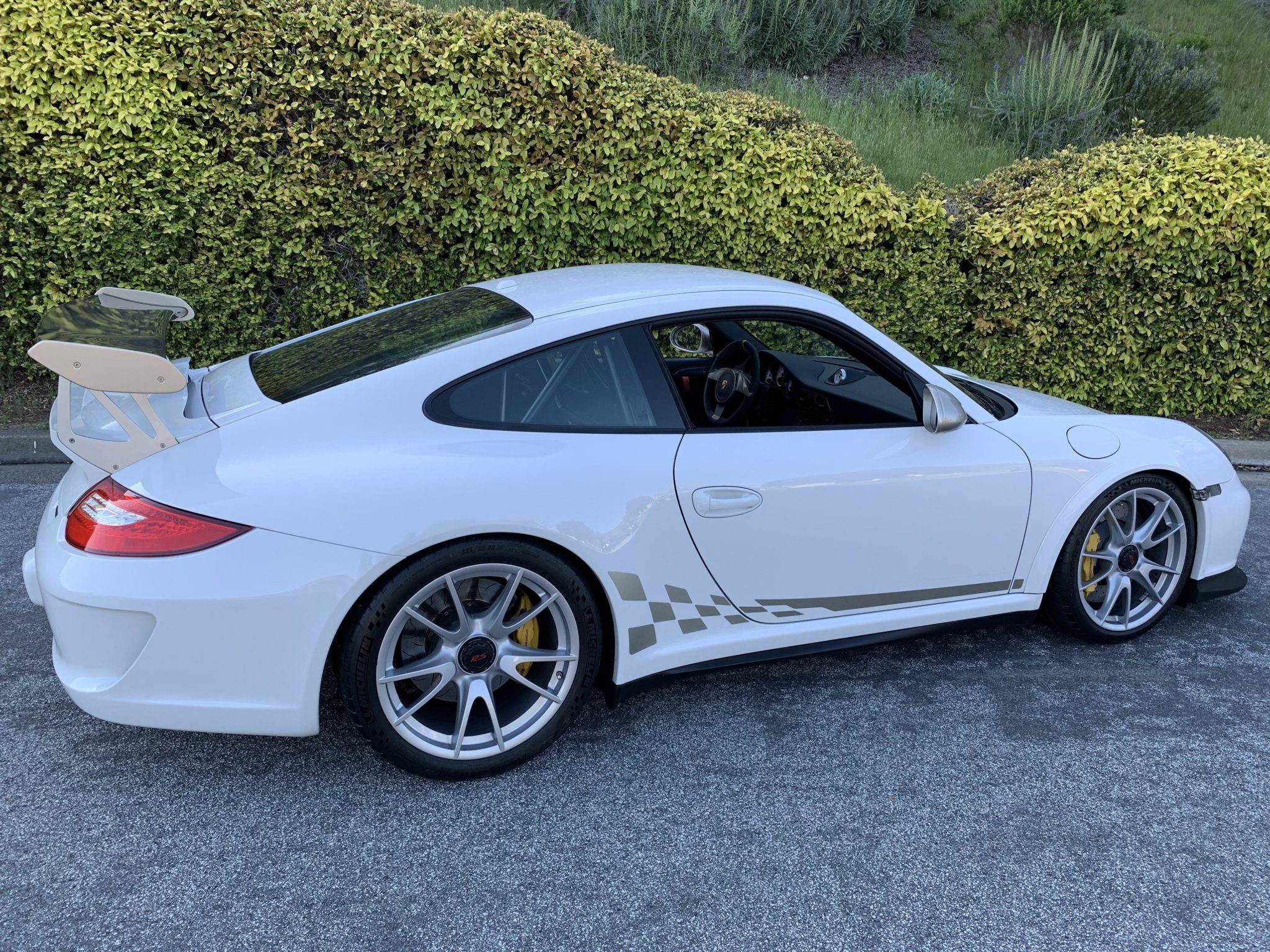 Treat Yourself To The Last Porsche 911 GT3 RS With A Six-Speed Manual