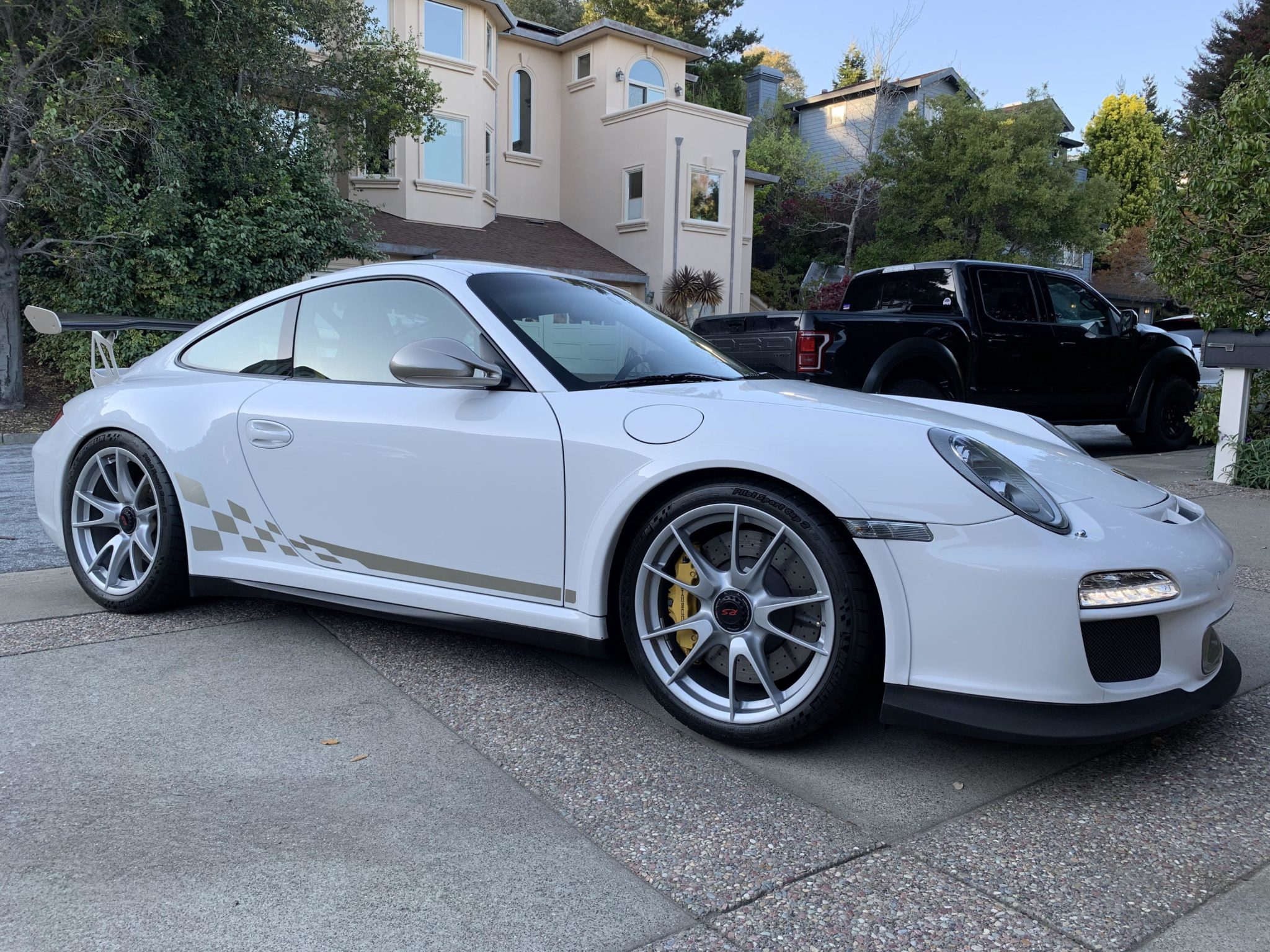 Treat Yourself To The Last Porsche 911 GT3 RS With A Six-Speed Manual