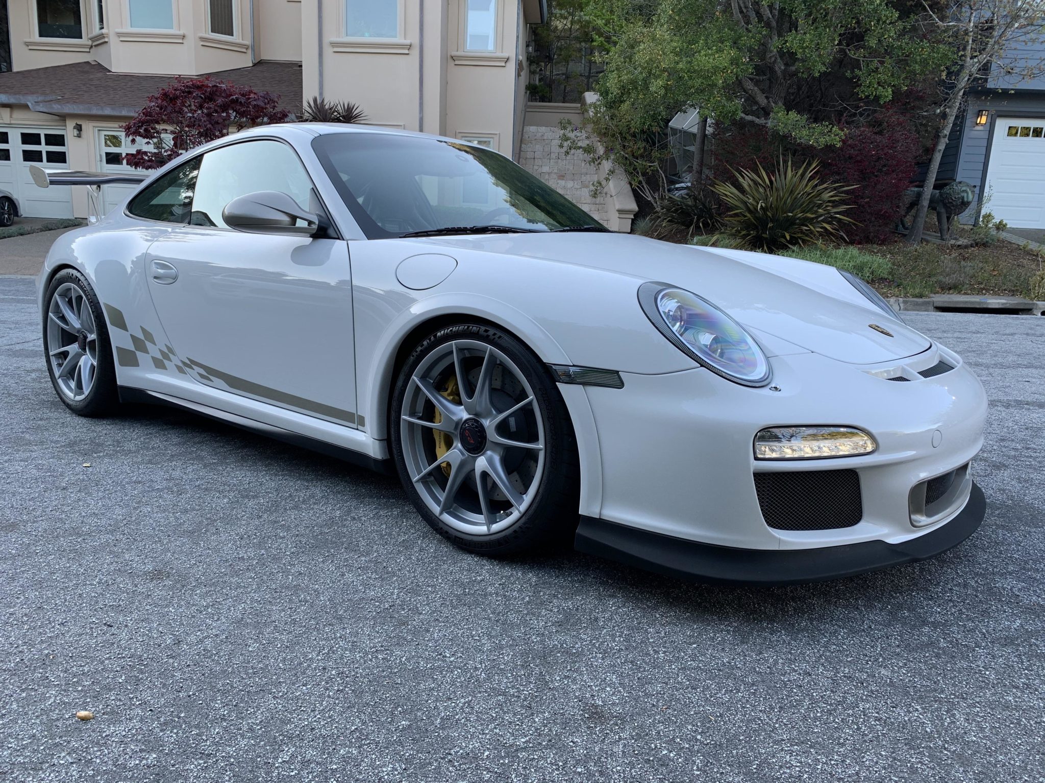 Treat Yourself To The Last Porsche 911 GT3 RS With A Six-Speed Manual