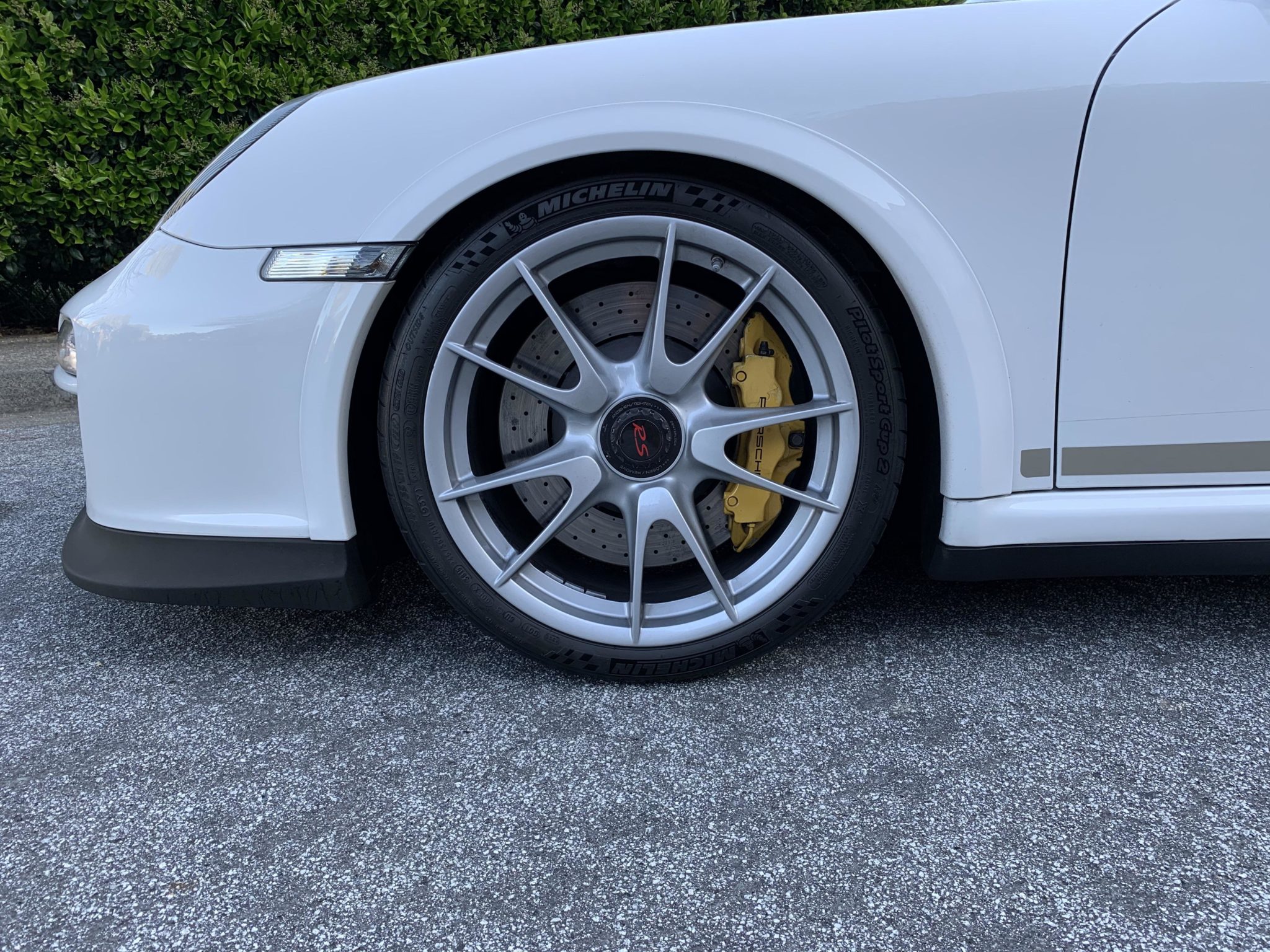 Treat Yourself To The Last Porsche 911 GT3 RS With A Six-Speed Manual