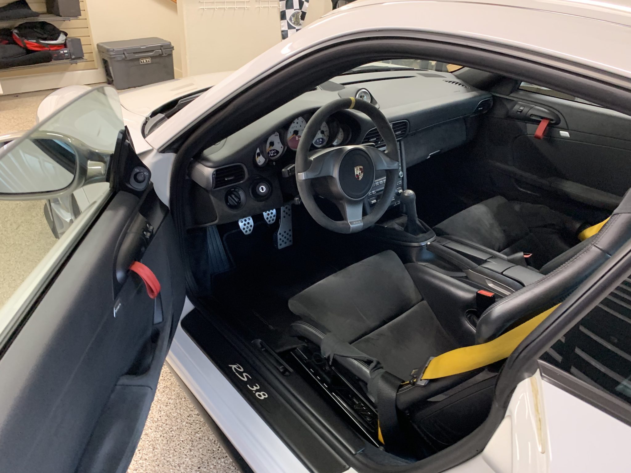 Treat Yourself To The Last Porsche 911 GT3 RS With A Six-Speed Manual