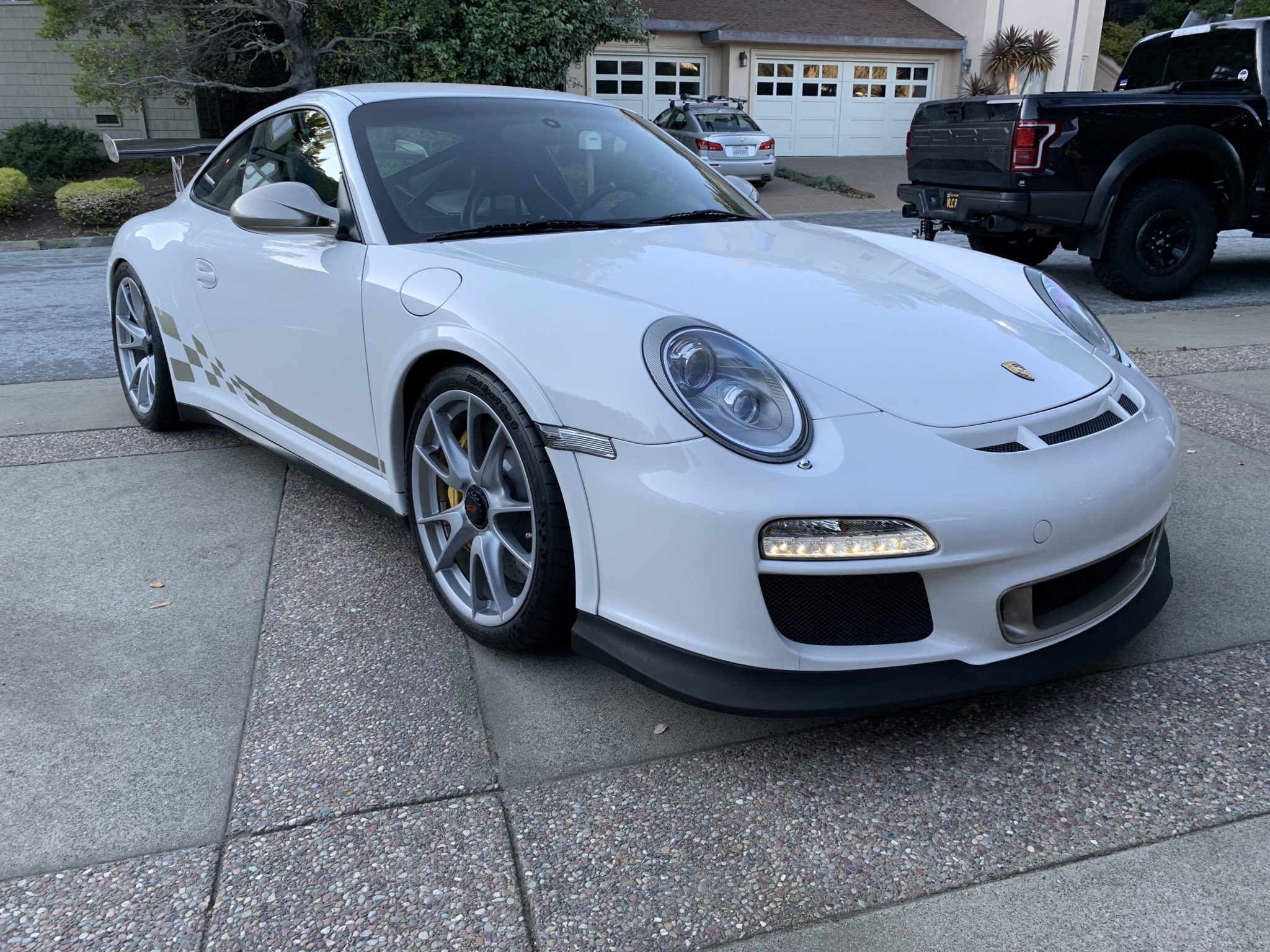 Treat Yourself To The Last Porsche 911 GT3 RS With A Six-Speed Manual