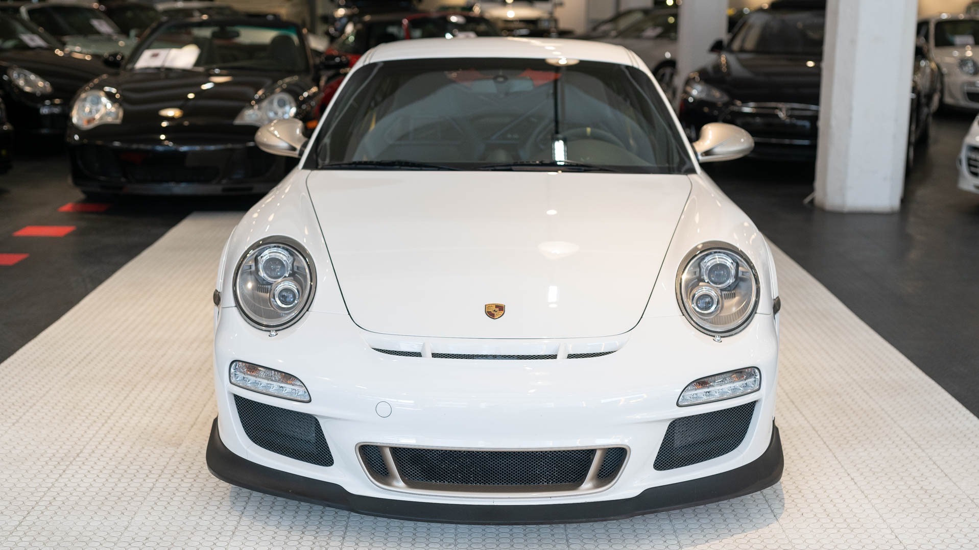 Treat Yourself To The Last Porsche 911 GT3 RS With A Six-Speed Manual