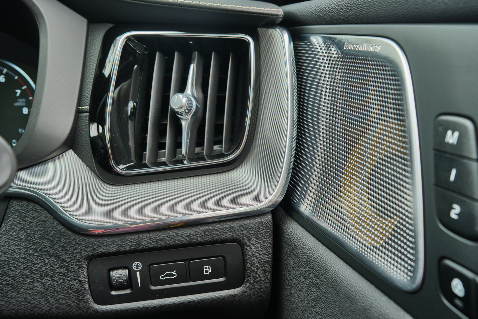 2020 Volvo XC60 T8 Polestar Engineered Review: As Good As Its Specs Suggest?