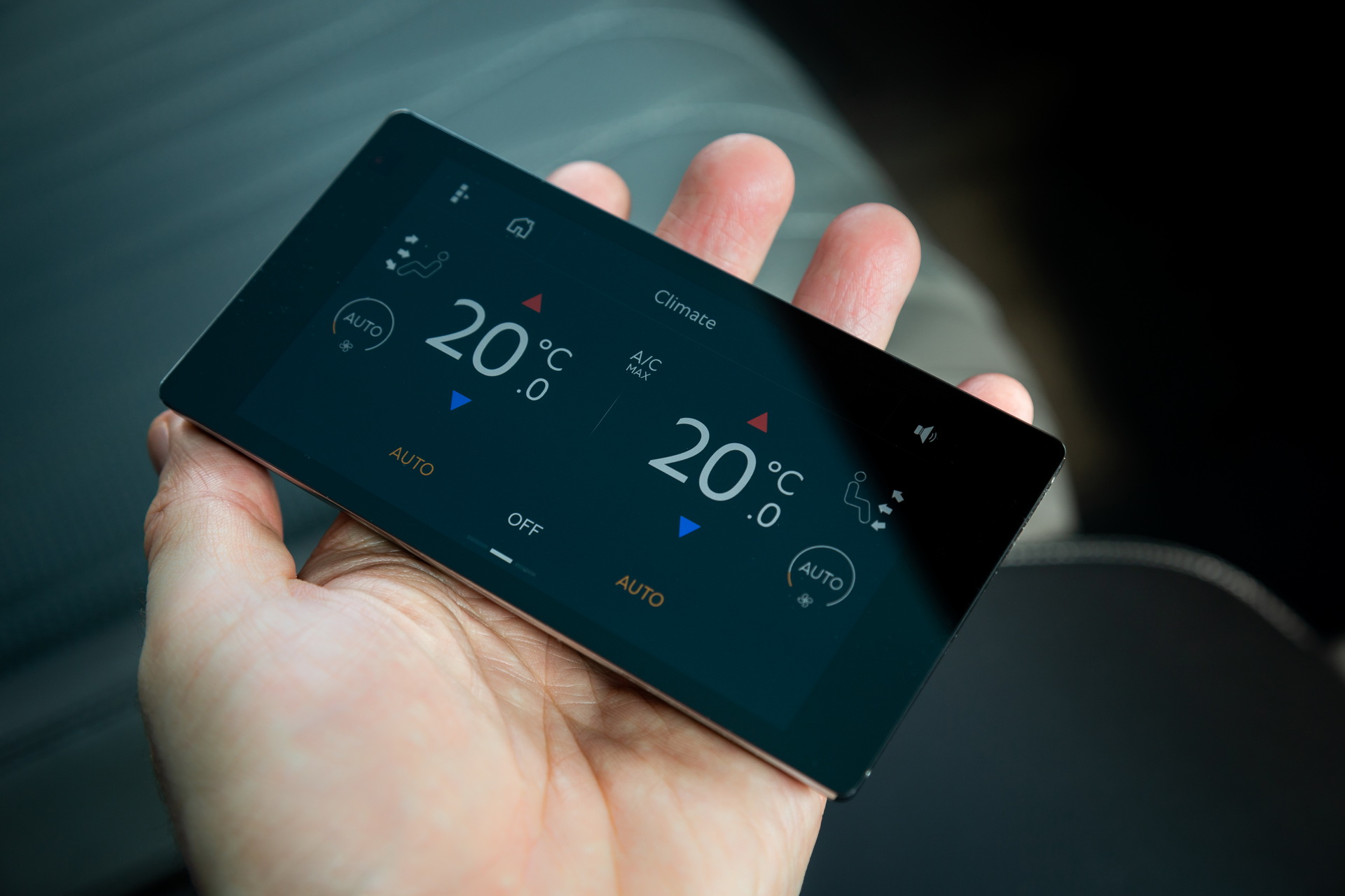 Check Out The Bentley Flying Spur’s Detachable Touch Screen Remote