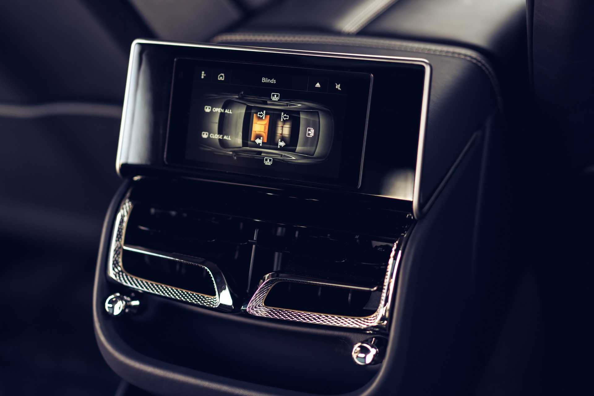 Check Out The Bentley Flying Spur’s Detachable Touch Screen Remote