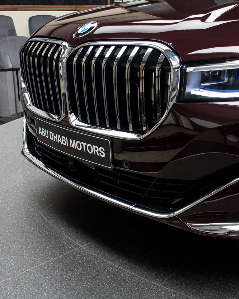 2020 BMW 750Li Tries To Look Dashing In Royal Burgundy Red