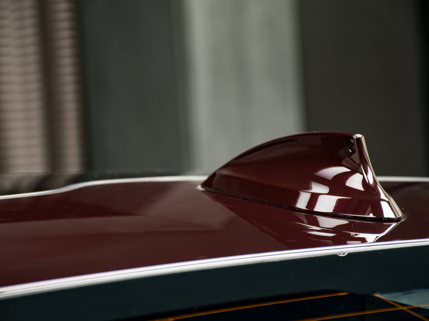 2020 BMW 750Li Tries To Look Dashing In Royal Burgundy Red