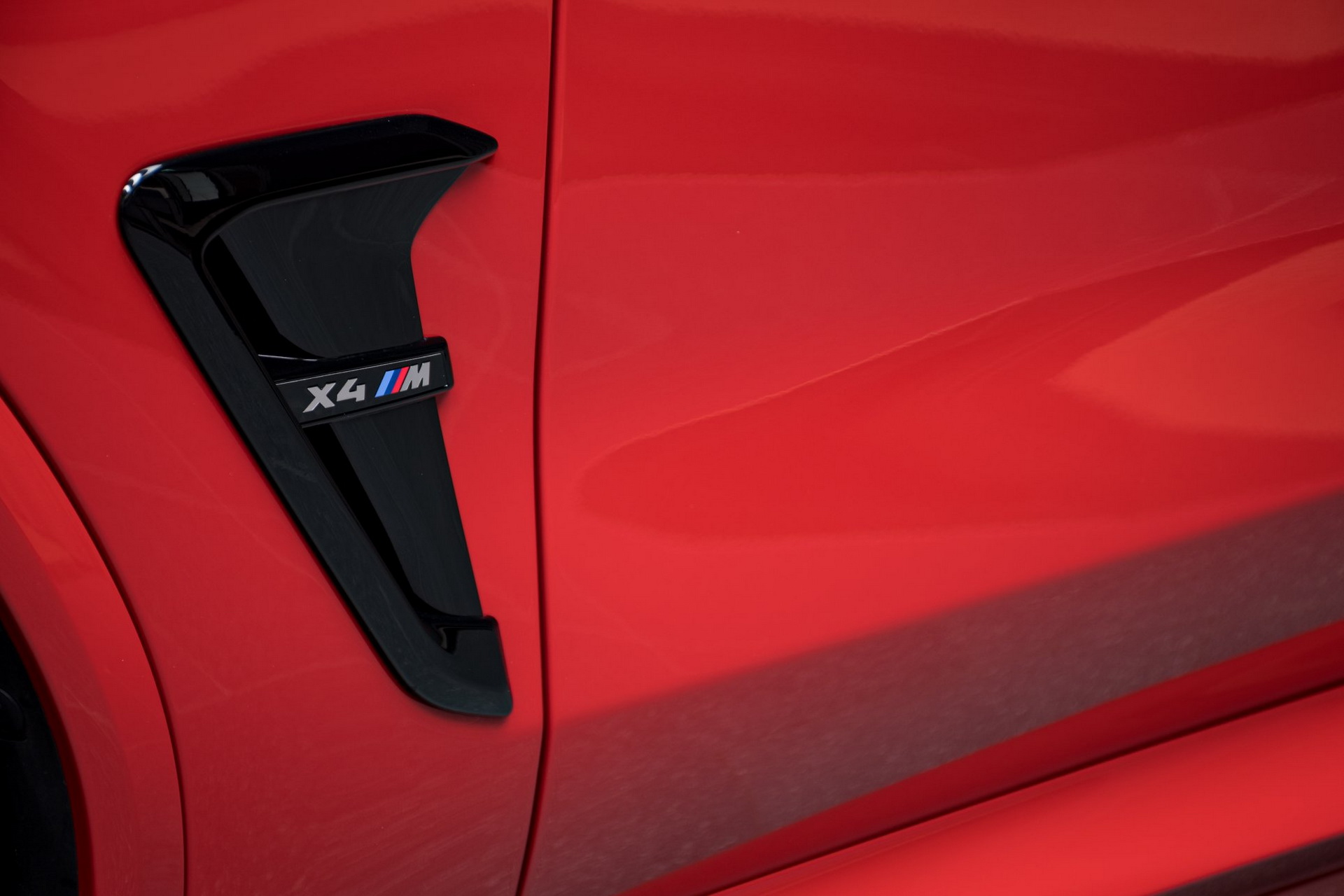 How Does Toronto Red Look On The BMW X4 M Competition?