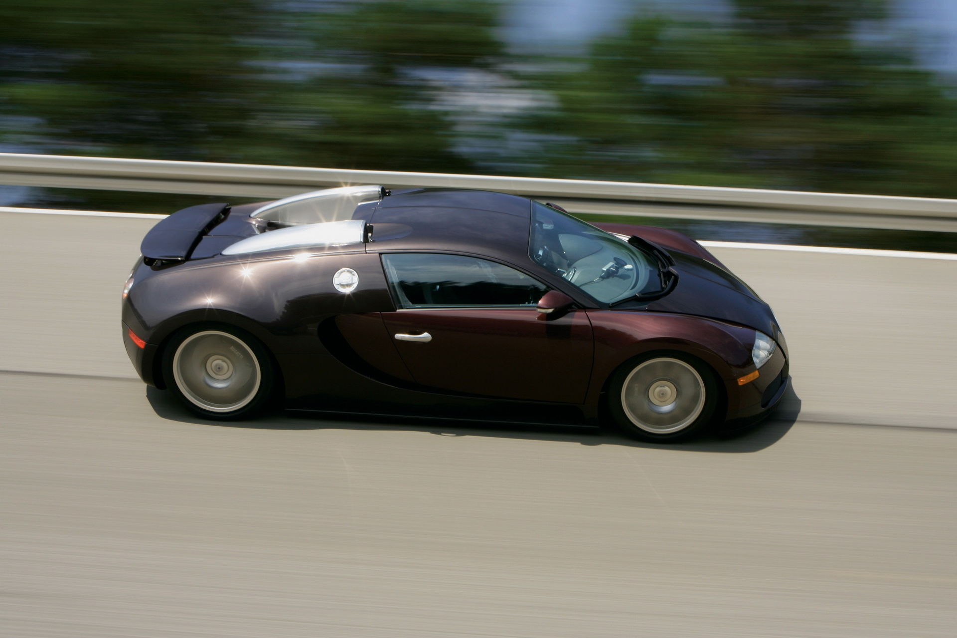 It’s Been 15 Years Since The Bugatti Veyron Smashed The 400 Km/h Barrier