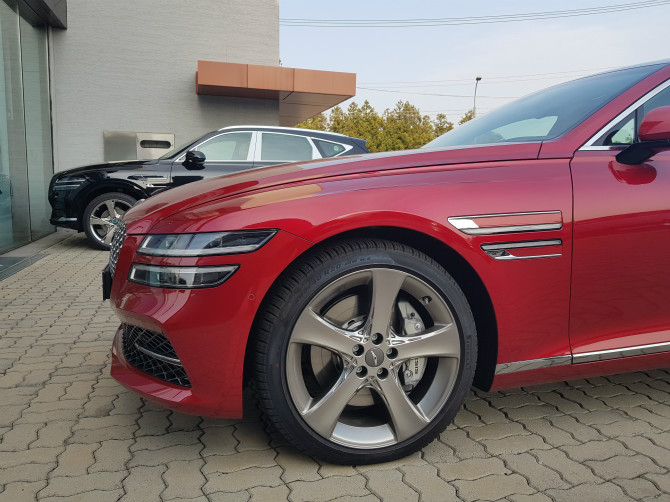 Family Picture: 2021 Genesis G80 Sedan Meets GV80 SUV