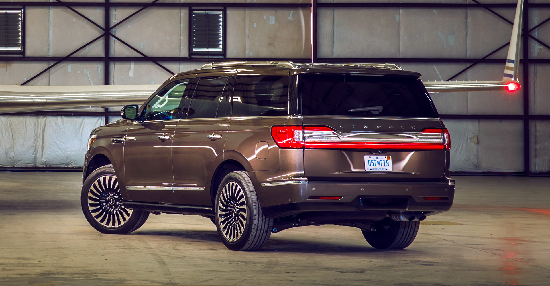 XXL Luxury SUV: BMW X7 Vs. Cadillac Escalade Vs. Lincoln Navigator Vs. Mercedes GLS Vs. Range Rover