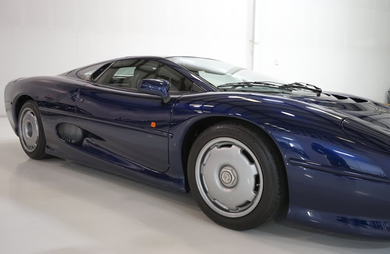 1,200 Mile Jaguar XJ220 Can Be Yours For A Tad Under Half A Million Dollars