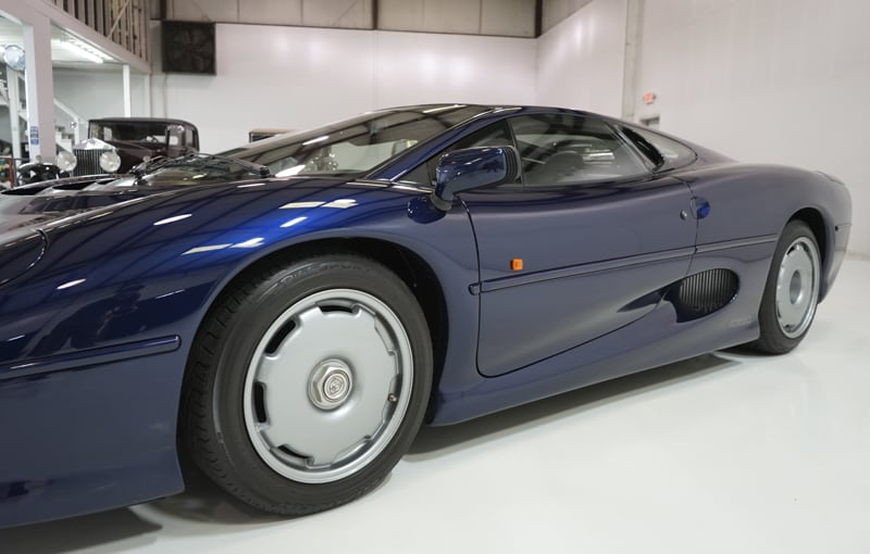 1,200 Mile Jaguar XJ220 Can Be Yours For A Tad Under Half A Million Dollars