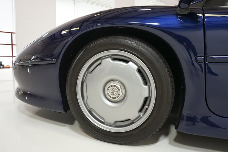 1,200 Mile Jaguar XJ220 Can Be Yours For A Tad Under Half A Million Dollars