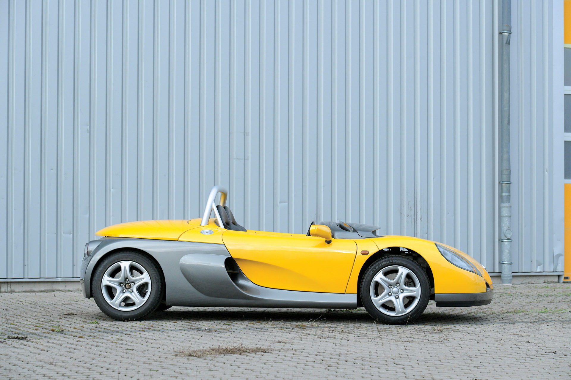 Renault Sport Spider Is One Of The Wackiest Cars Of The 1990s
