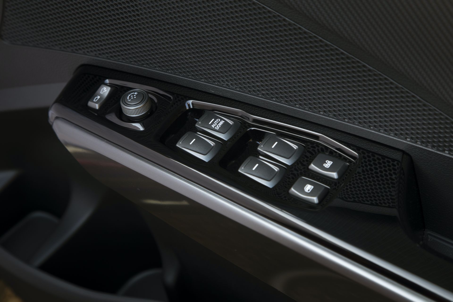 SsangYong Details Facelifted Tivoli As Subcompact SUV Reaches European Shores