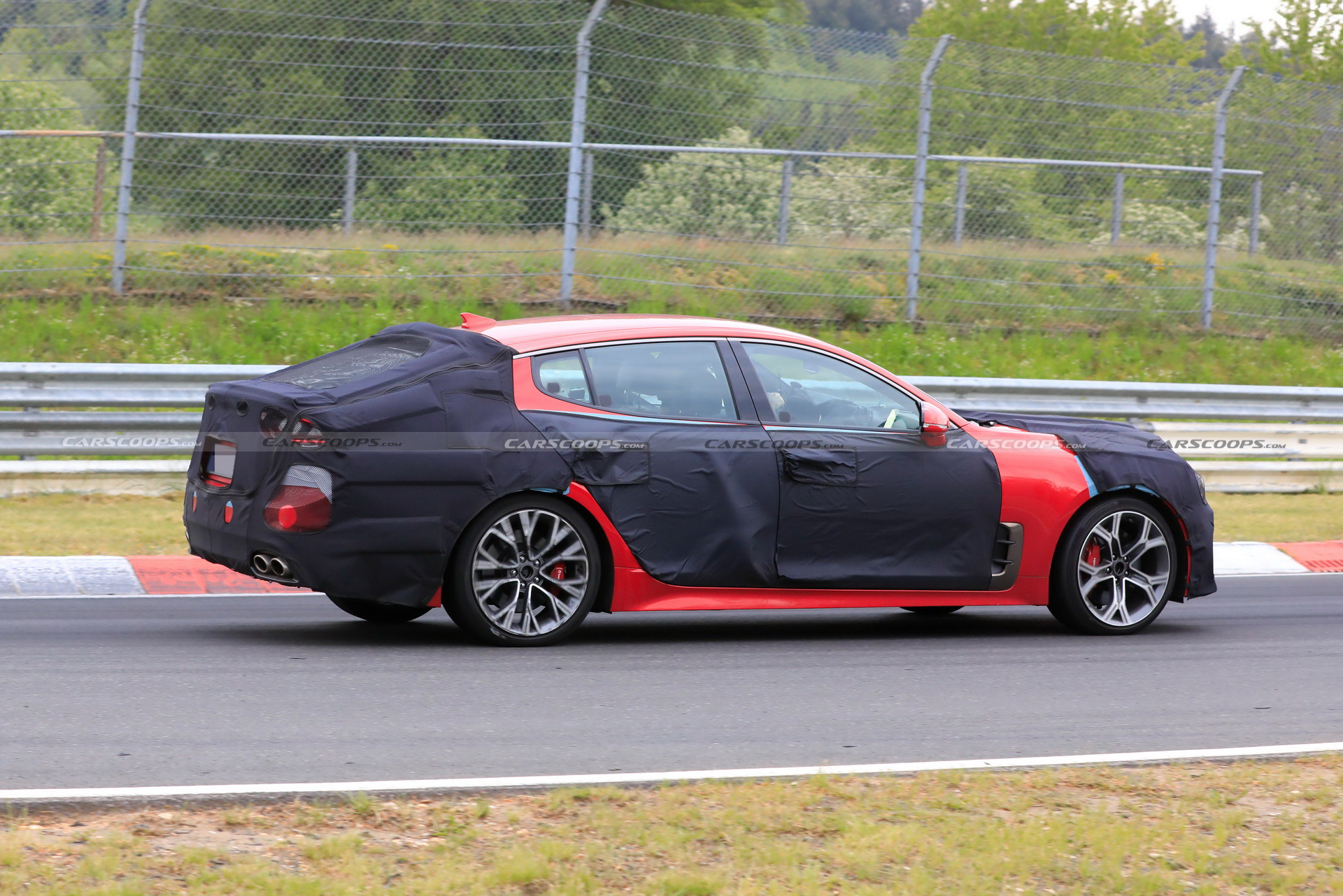 Kia’s Design Boss Says Facelifted Stinger Coming Soon, Will Look Even Sportier