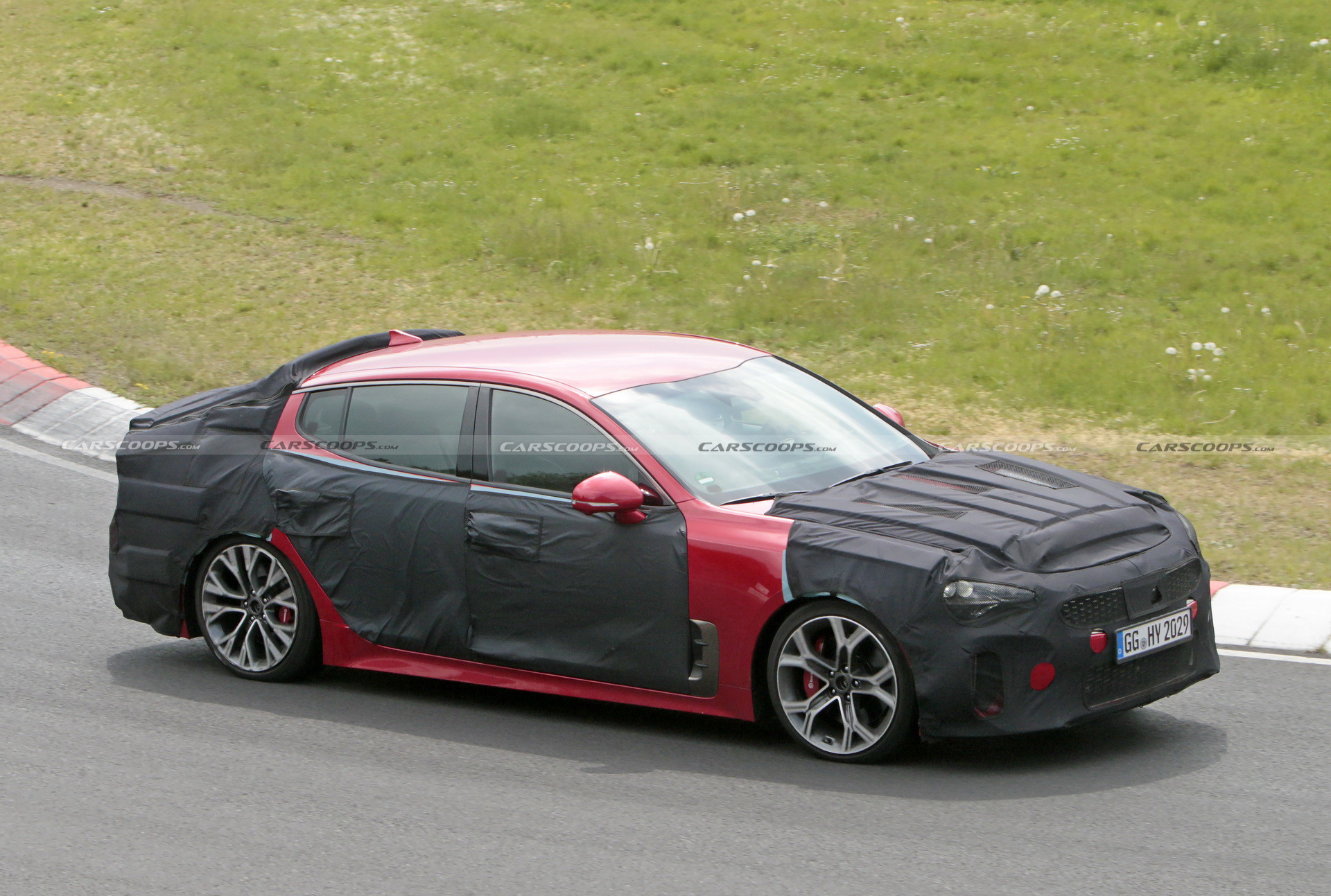 Kia’s Design Boss Says Facelifted Stinger Coming Soon, Will Look Even Sportier