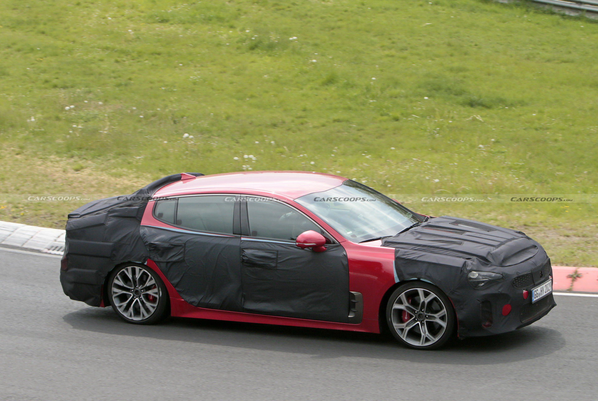 Kia’s Design Boss Says Facelifted Stinger Coming Soon, Will Look Even Sportier