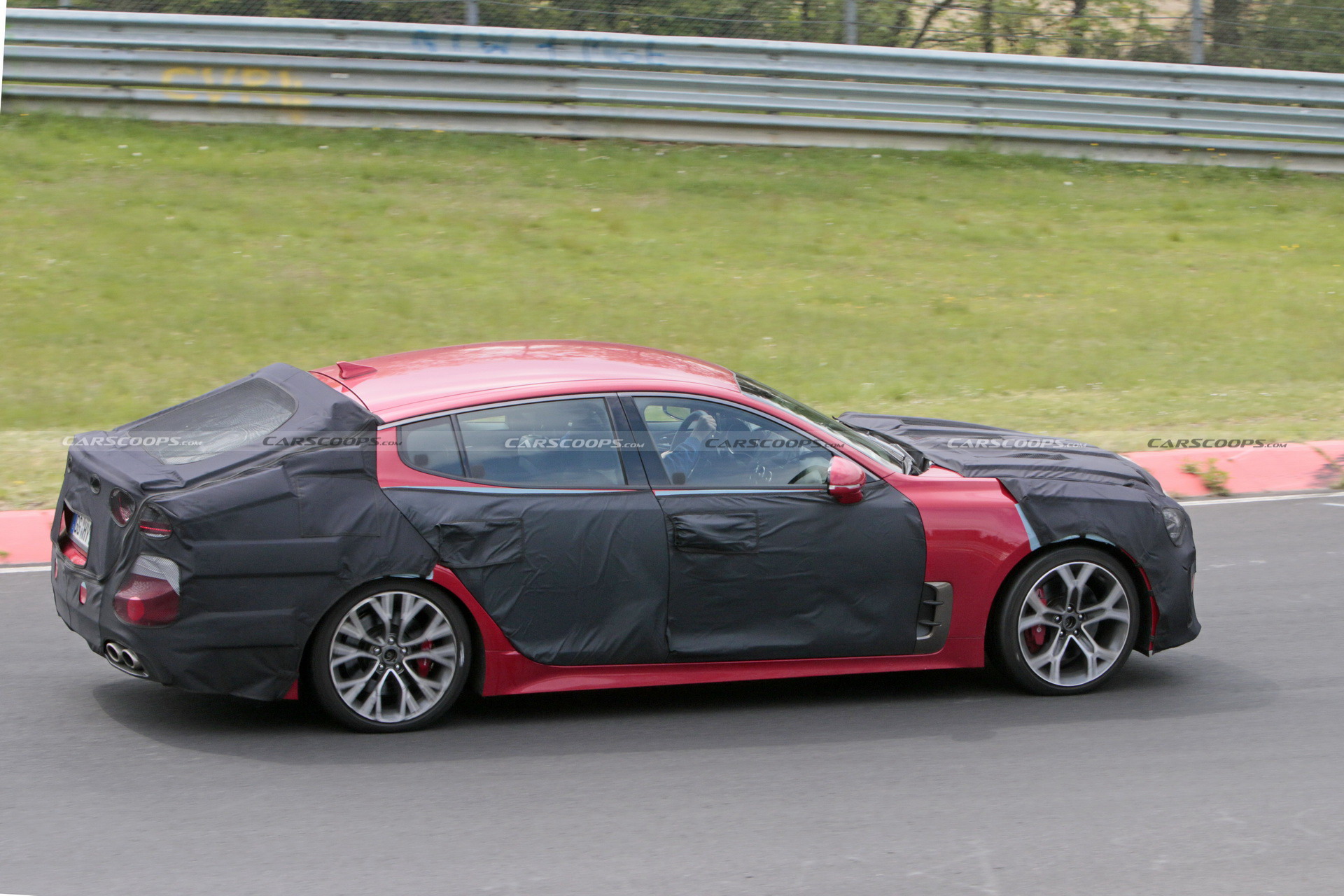 Kia’s Design Boss Says Facelifted Stinger Coming Soon, Will Look Even Sportier