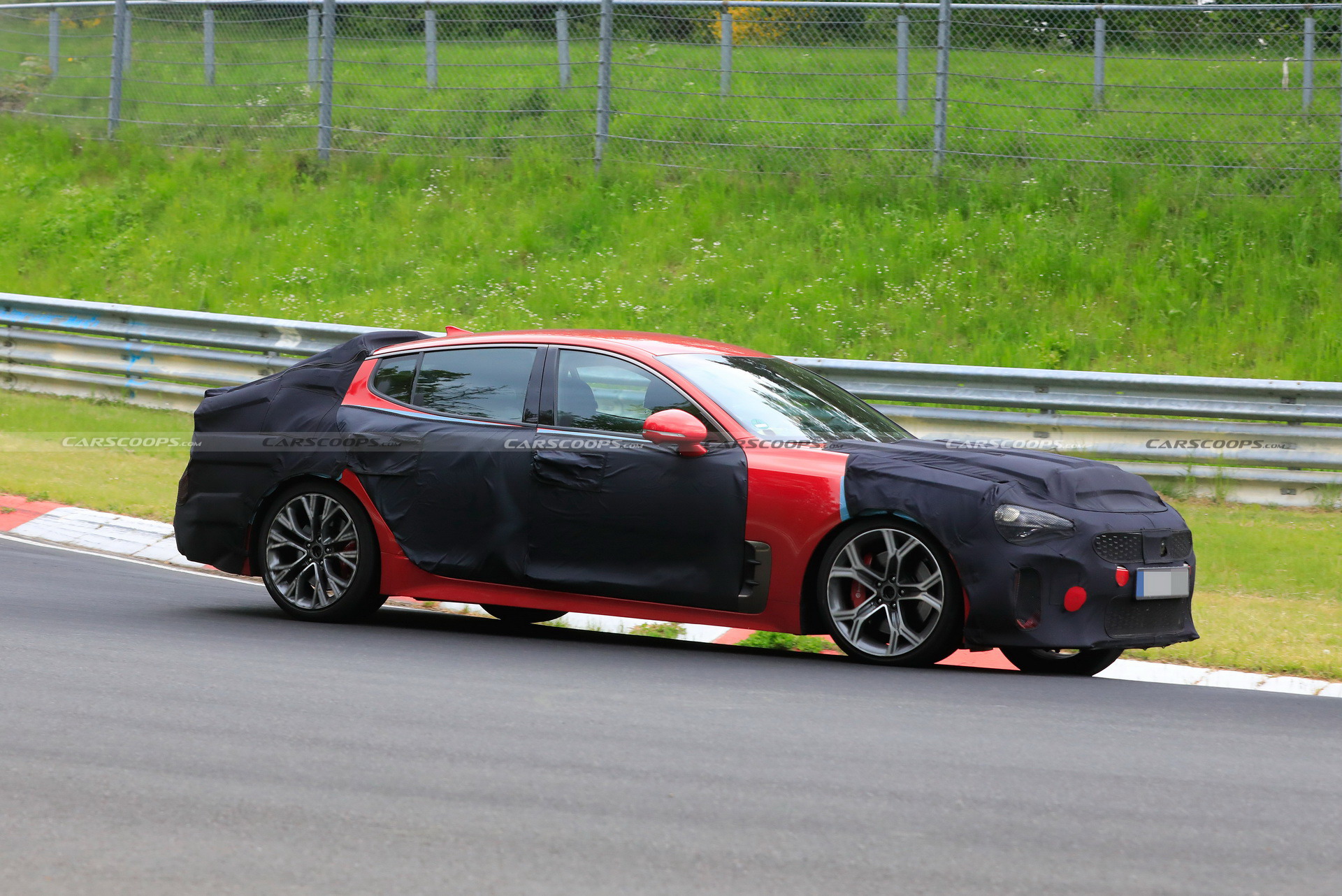 Kia’s Design Boss Says Facelifted Stinger Coming Soon, Will Look Even Sportier