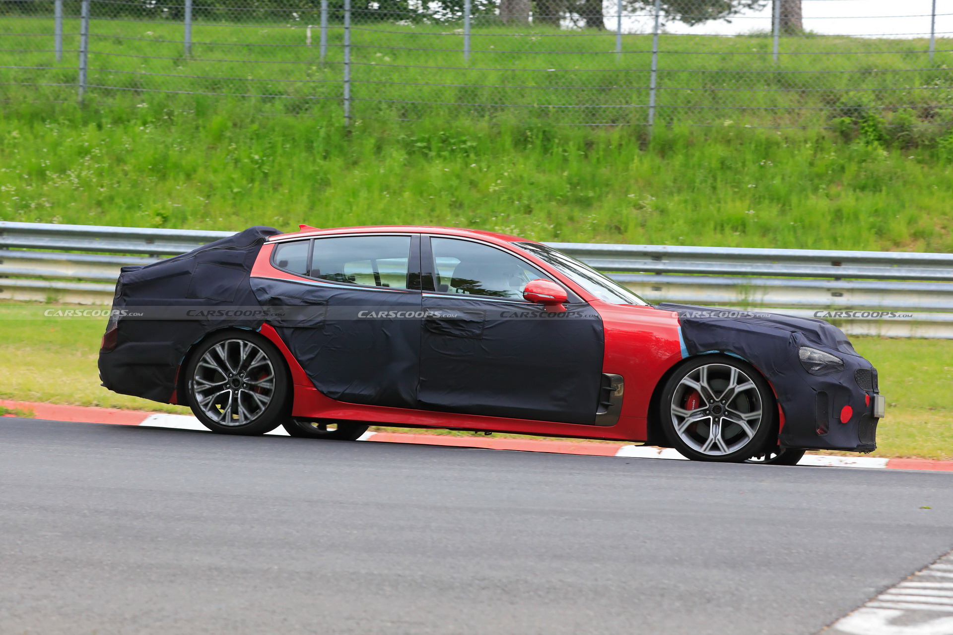 Kia’s Design Boss Says Facelifted Stinger Coming Soon, Will Look Even Sportier