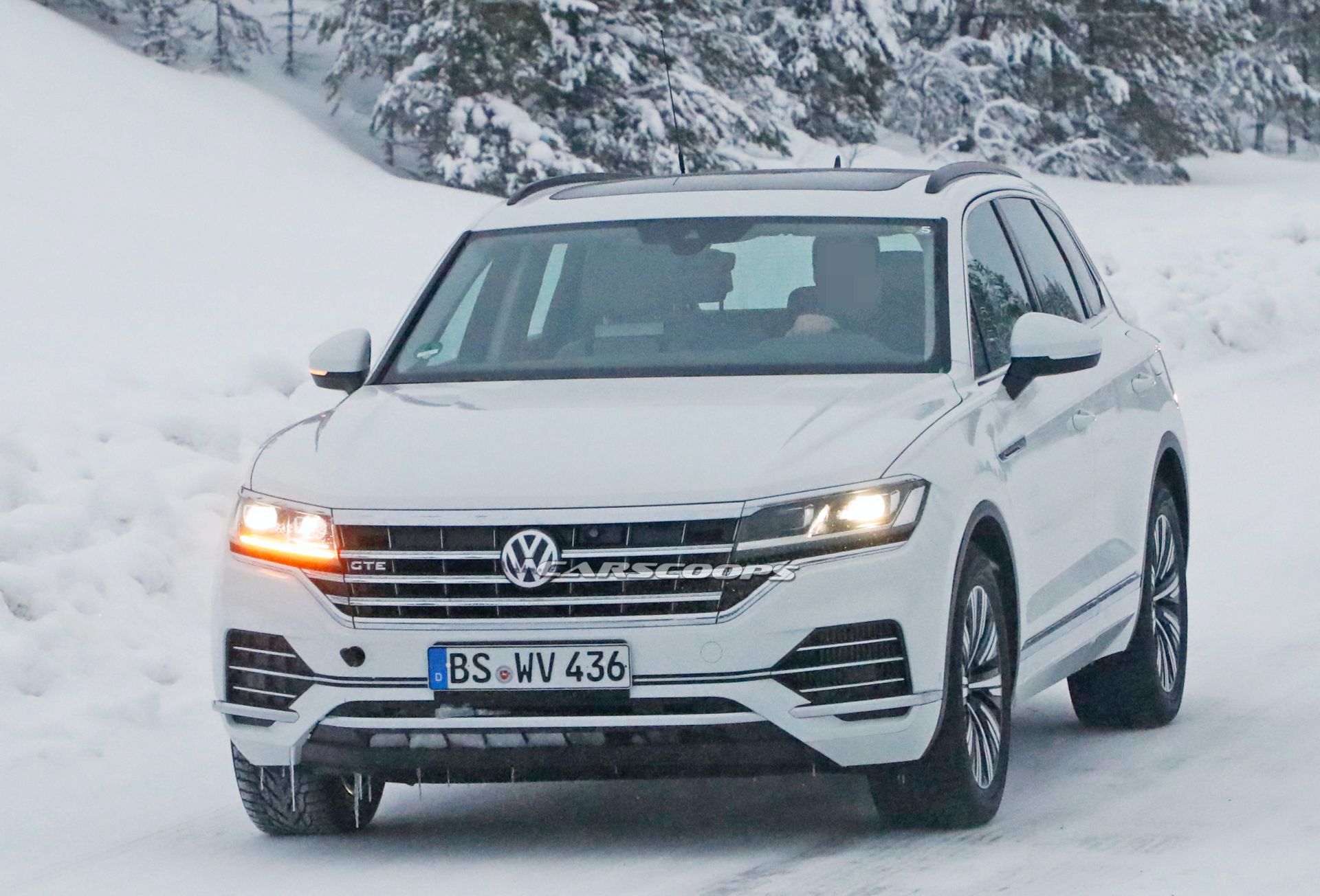 VW Touareg GTE PHEV Coming As A More Sensible Alternative To Touareg R