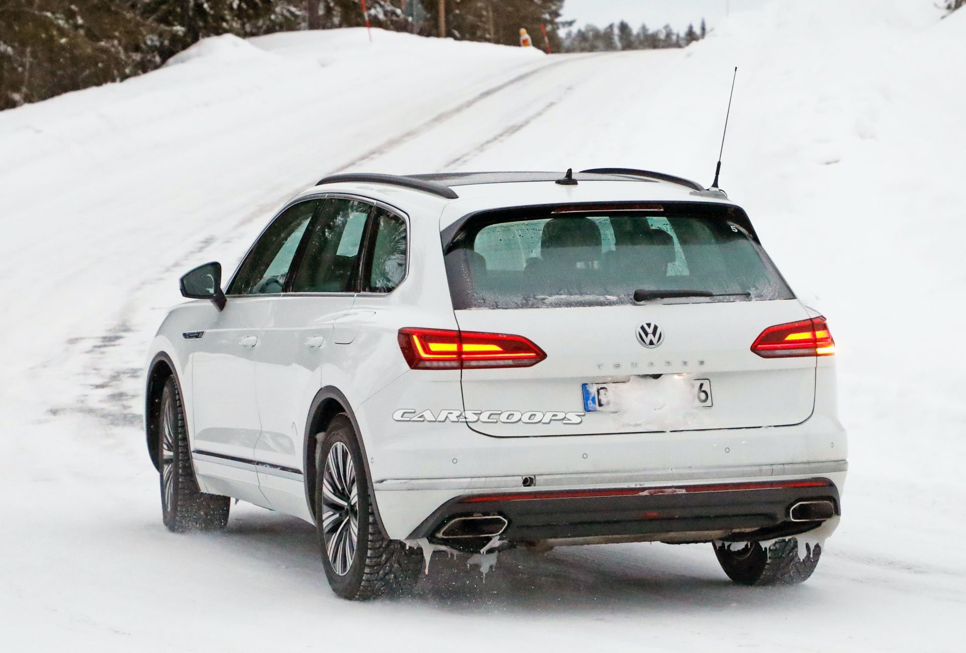 VW Touareg GTE PHEV Coming As A More Sensible Alternative To Touareg R