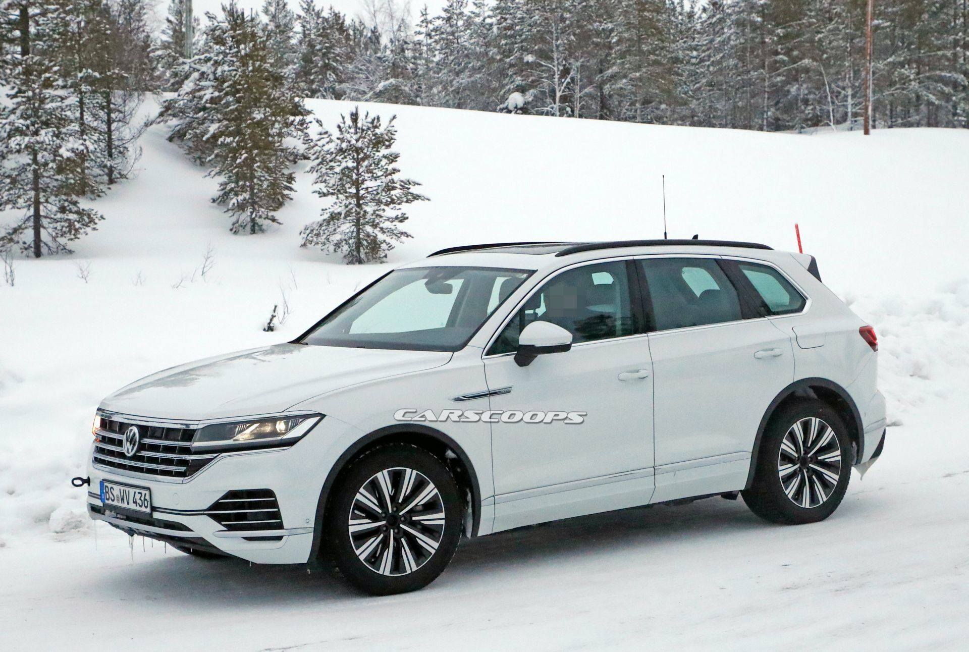 VW Touareg GTE PHEV Coming As A More Sensible Alternative To Touareg R
