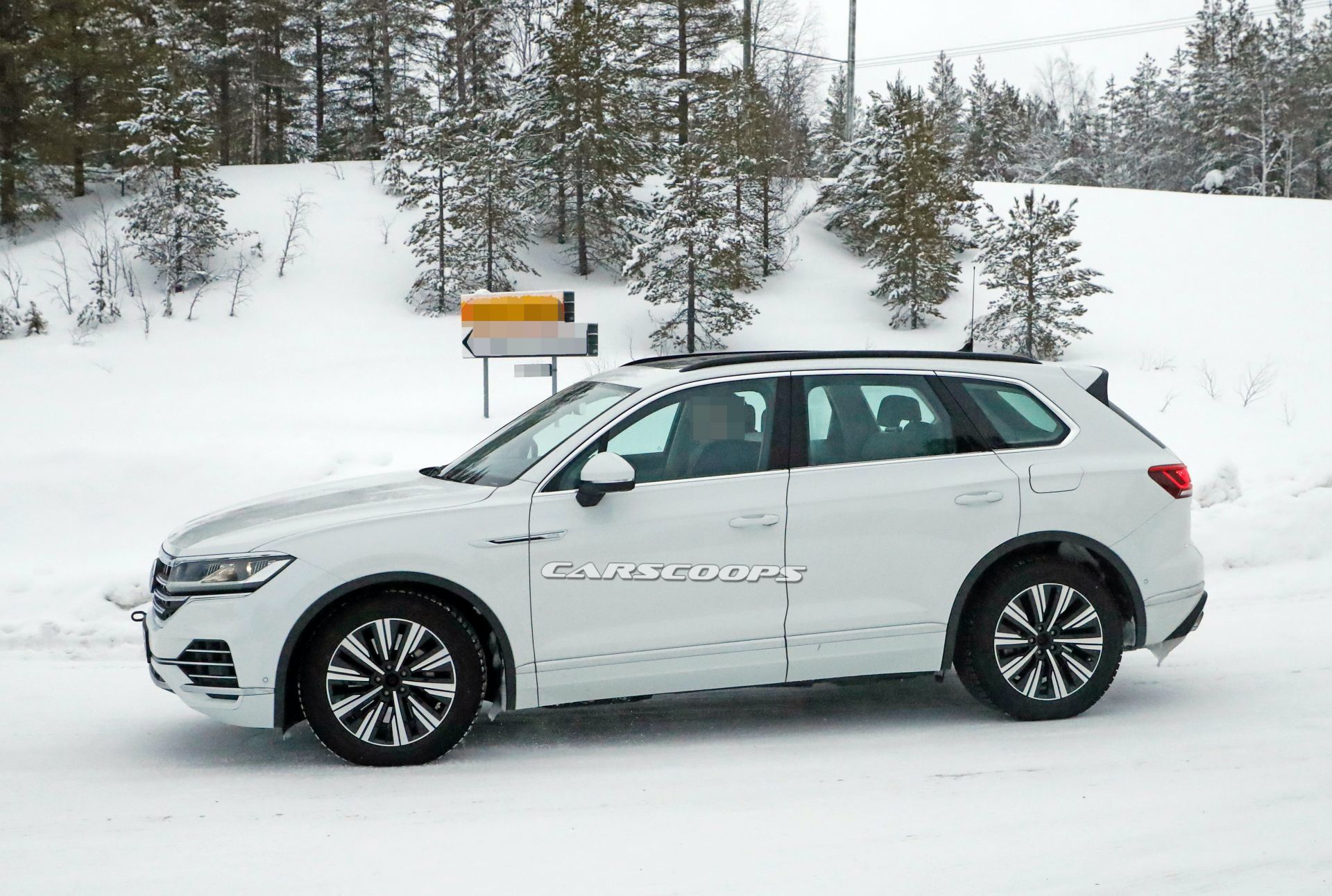 VW Touareg GTE PHEV Coming As A More Sensible Alternative To Touareg R