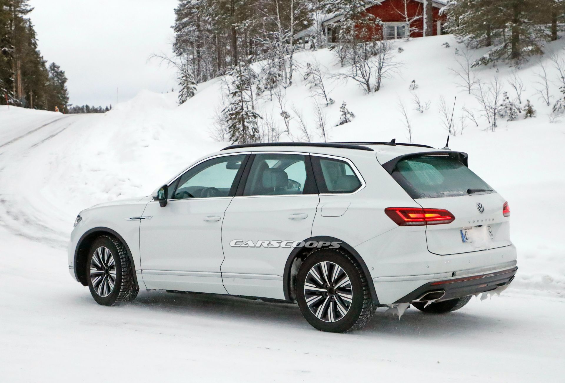 VW Touareg GTE PHEV Coming As A More Sensible Alternative To Touareg R