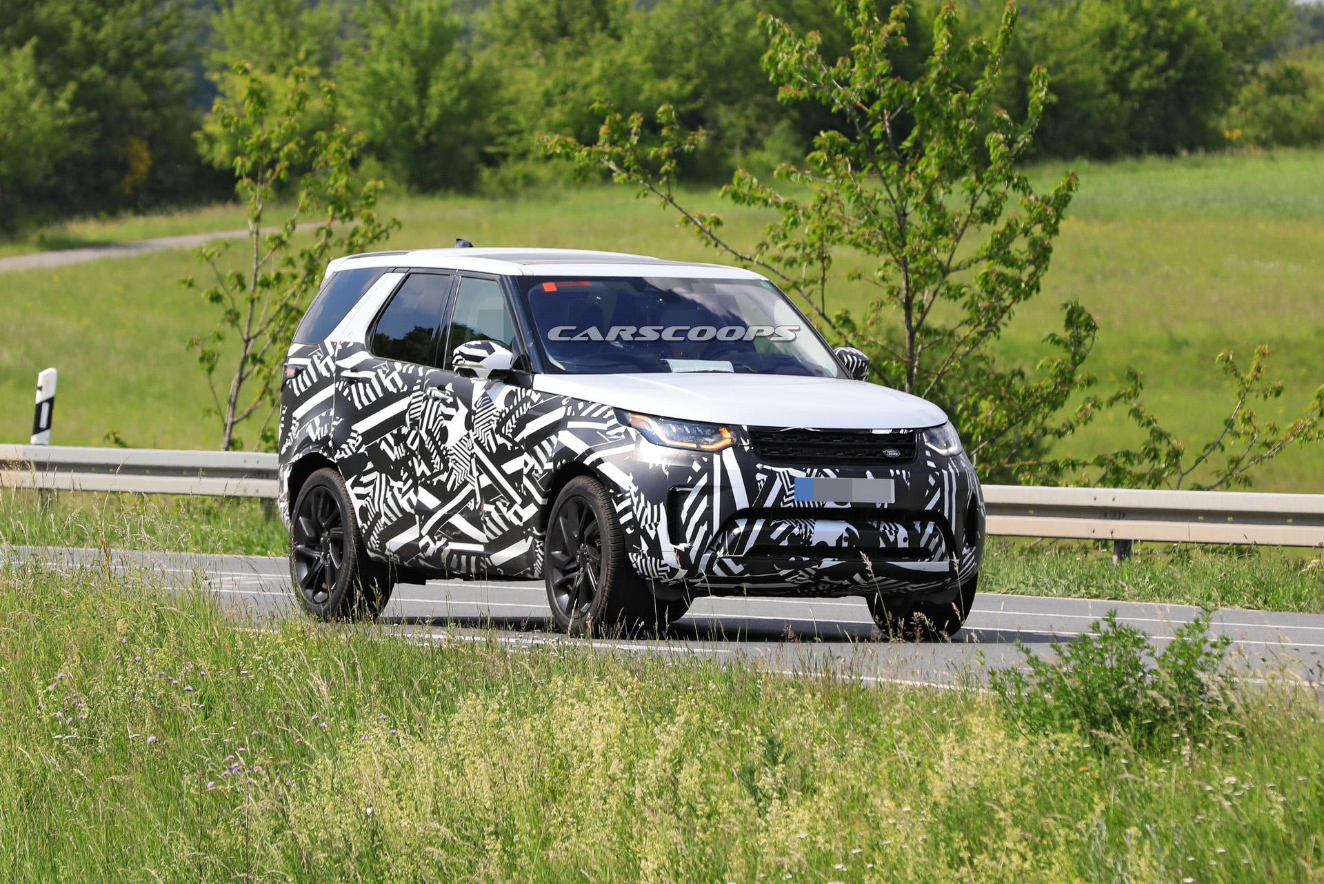 2021 Land Rover Discovery Coming With Updated Looks Which We Can’t Yet See