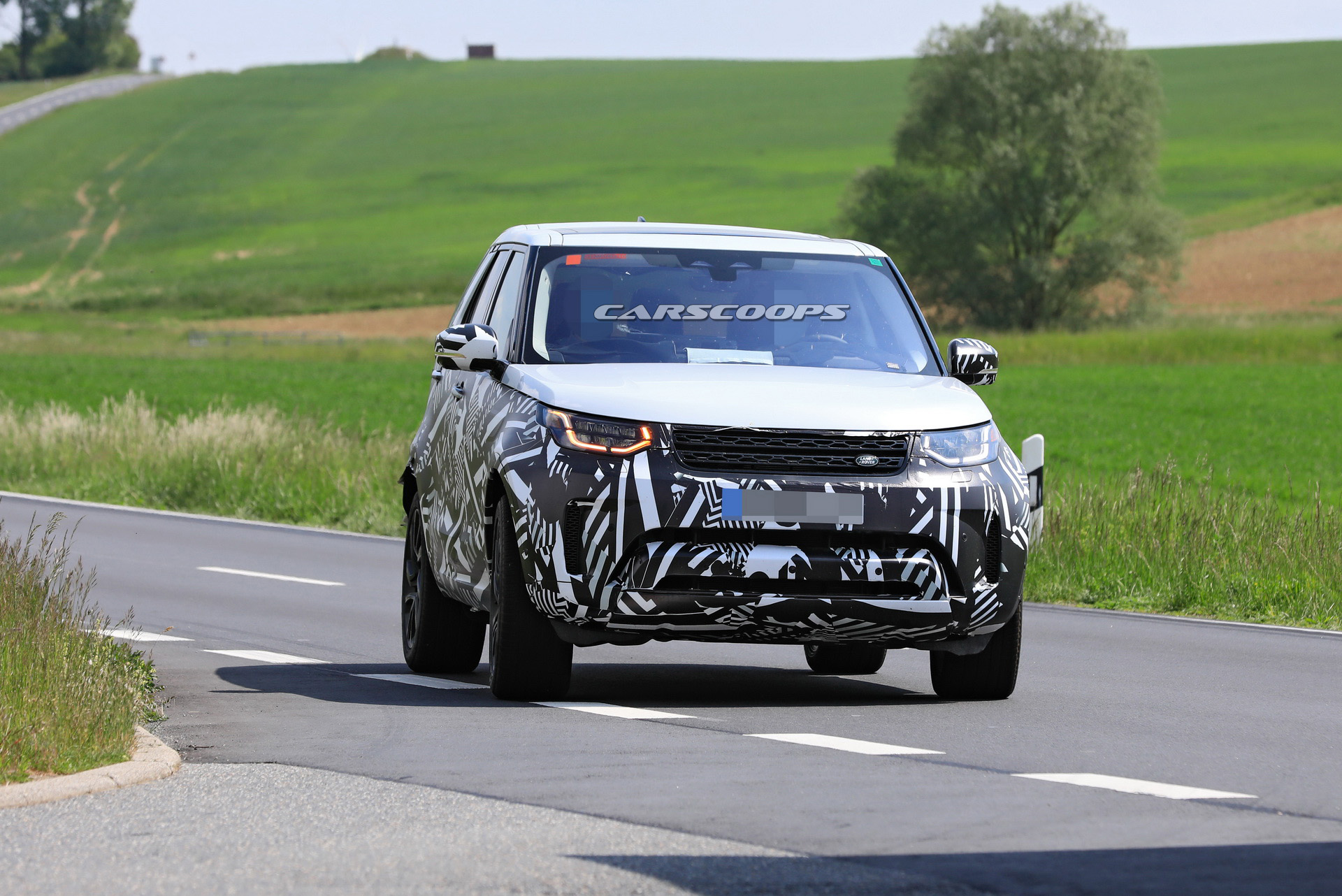 2021 Land Rover Discovery Coming With Updated Looks Which We Can’t Yet See